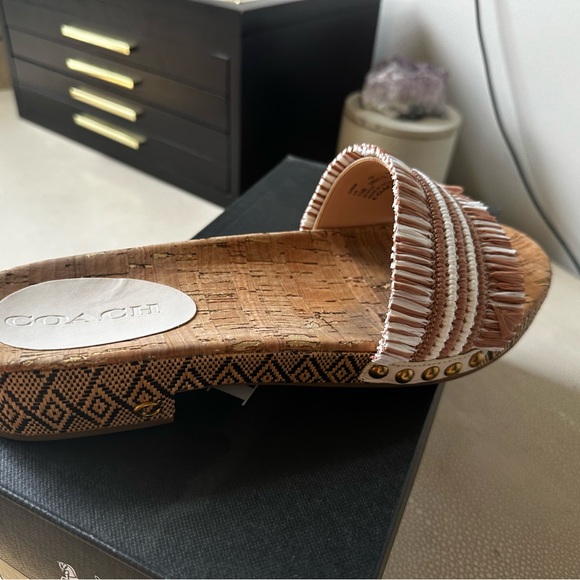 Coach resort sandals in tan and white size 10. - Picture 4 of 6